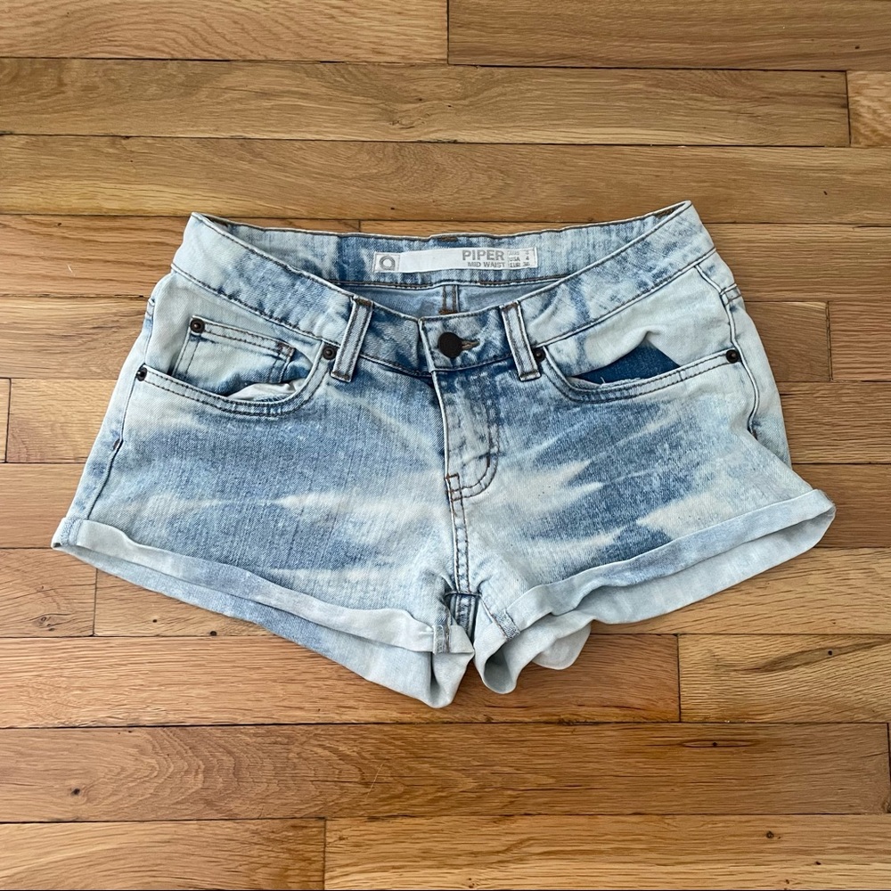 Mid Rise Acid Wash Denim Shorts Size 4